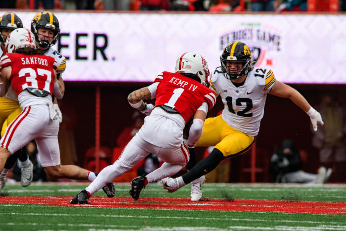 16_Billy Kemp_FB vs Iowa 1124